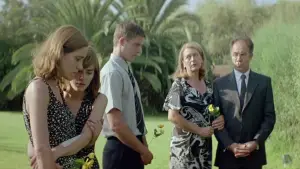 Backdrop to the movie "Dogtooth" #738651