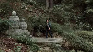 Backdrop to the movie "Revolver" #637202