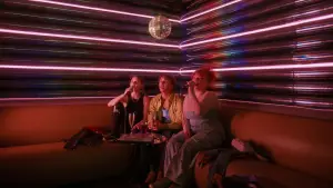 Backdrop to the movie "Urchin" #533574