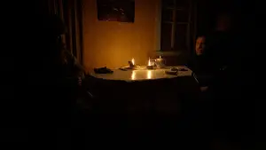 Backdrop to the movie "Grey Bees" #694433