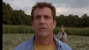 Backdrop to the movie "Signs" #670279