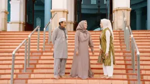 Backdrop to the movie "La Tahzan: Cinta, Dosa, Luka..." #672893