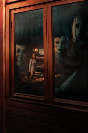 Poster to the movie "The Strangers: Chapter 1" #409686