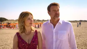 Backdrop to the movie "La Dolce Villa" #614768