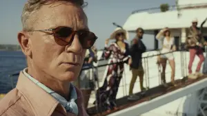 Backdrop to the movie "Glass Onion: A Knives Out Mystery" #592473