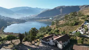 Backdrop to the movie "Hispanoamérica, canto de vida y esperanza" #464653