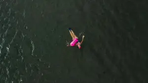 Backdrop to the movie "Jo in the Water" #781788