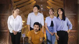 Backdrop to the movie "Runaway" #418469