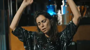 Backdrop to the movie "Tribute to David Bowie - Heroes Never Die" #541524