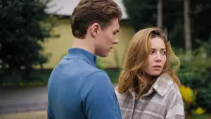 Backdrop to the movie "Un/Dressed" #686006