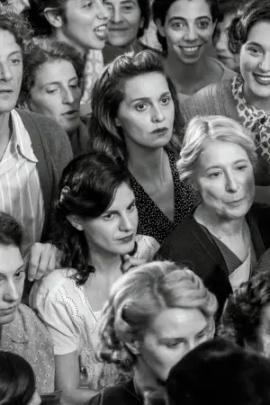 Poster to the movie "There’s Still Tomorrow" #532687