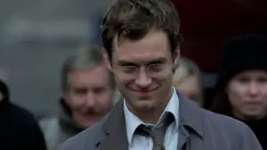 Backdrop to the movie "Closer" #675470