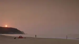 Backdrop to the movie "Y Tu Mamá También" #698348