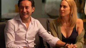 Backdrop to the movie "Solos" #769760