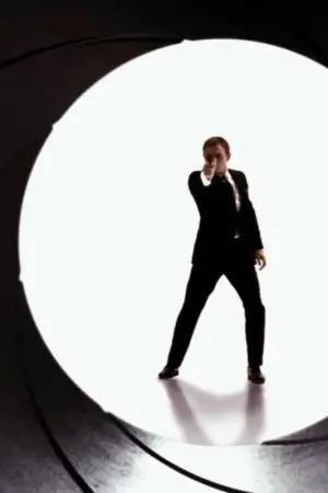 Poster to the movie "Quantum of Solace" #620573