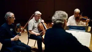 Backdrop to the movie "Four Rational People" #549024