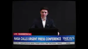 Backdrop to the movie "BREAKING: Earth" #567843