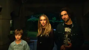 Backdrop to the movie "Lights Out" #709183