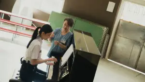 Backdrop to the movie "Sunshine Women