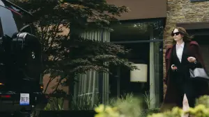 Backdrop to the movie "Bugonia" #511557