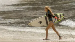 Backdrop to the movie "The Shallows" #289646