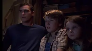 Backdrop to the movie "Signs" #670304