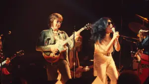 Backdrop to the movie "Power to the People: John & Yoko Live in NYC" #819293
