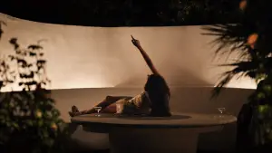 Backdrop to the movie "Parthenope" #598975