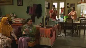 Backdrop to the movie "Ayah, Ini Arahnya Ke Mana, Ya?" #796712