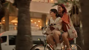 Backdrop to the movie "Come Closer" #705281