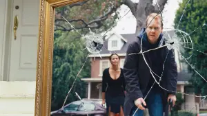 Backdrop to the movie "Mirrors" #294567