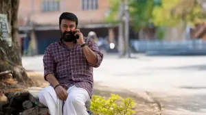 Backdrop to the movie "Thudarum" #719825