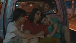 Backdrop to the movie "Ayah, Ini Arahnya Ke Mana, Ya?" #796695