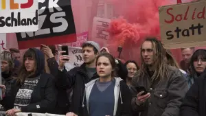 Backdrop to the movie "And Tomorrow the Entire World" #411986