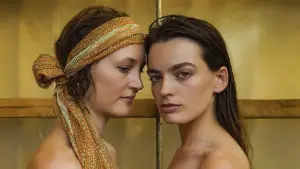 Backdrop to the movie "Hot Milk" #571536