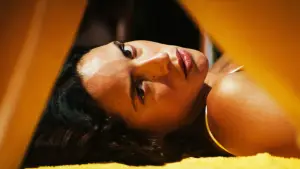 Backdrop to the movie "Blink Twice" #780318