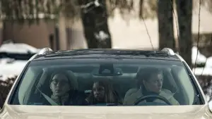 Backdrop to the movie "How to Divorce During the War" #544156