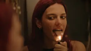 Backdrop to the movie "Come Closer" #705282