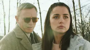 Backdrop to the movie "Knives Out" #561221