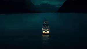 Backdrop to the movie "The Woman in Cabin 10" #573011