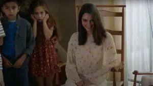 Backdrop to the movie "Smile" #620075