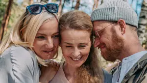 Backdrop to the movie "Siblings" #735748