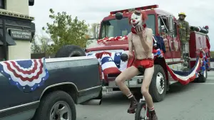 Backdrop to the movie "Clown in a Cornfield" #588655