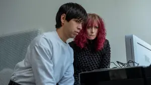 Backdrop to the movie "Problemista" #369311