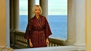 Backdrop to the movie "Reflection in a Dead Diamond" #558840