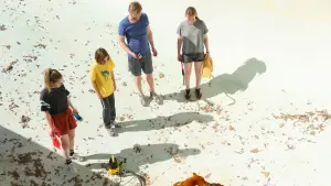 Backdrop to the movie "Night Swim" #732176