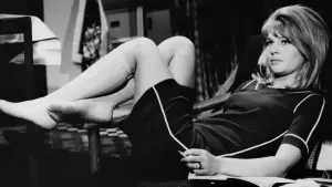 Backdrop to the movie "Darling" #692938