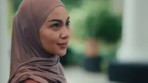 Backdrop to the movie "La Tahzan: Cinta, Dosa, Luka..." #672874