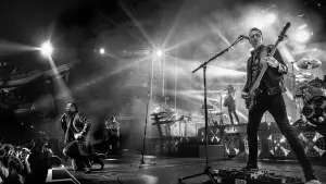 Backdrop to the movie "Simple Minds: Everything Is Possible" #807709