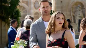 Backdrop to the movie "Caught by Love" #793612